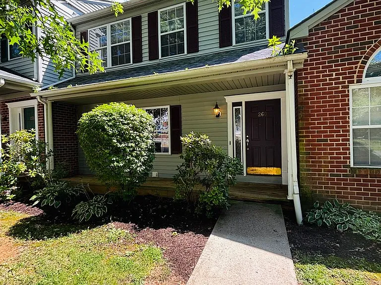 260 Bronze Leaf Dr — Photo 2
