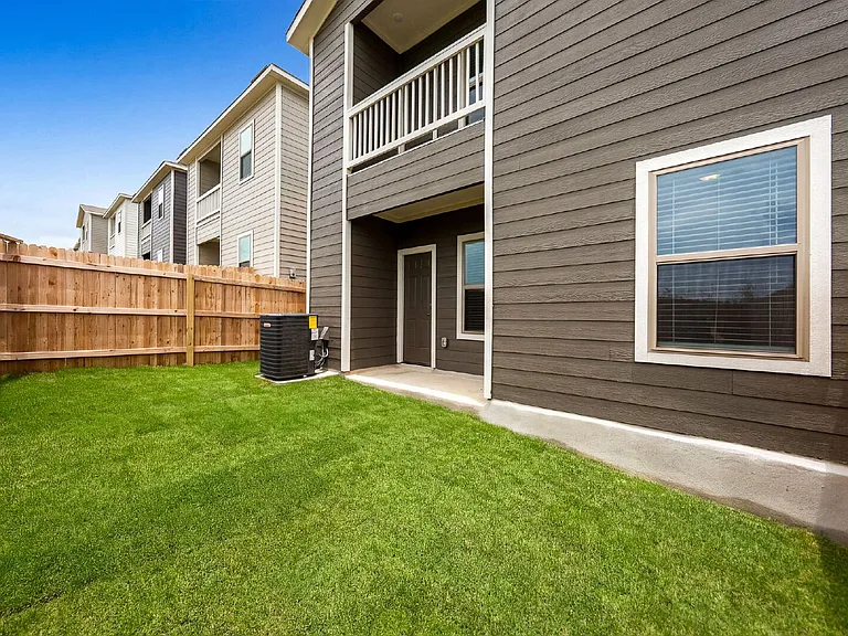 7215 Magnolia Vlg #101 — Photo 31