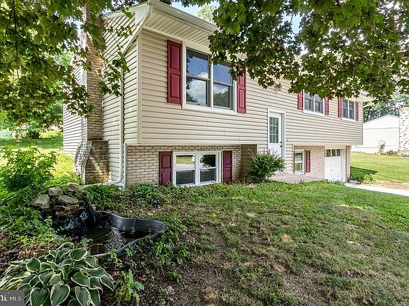 3rd image of 312 Erdman Dr