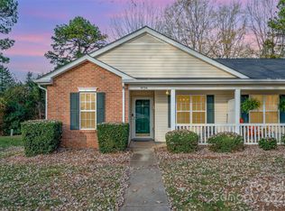 9734 Kennerly Cove Ct, Charlotte, NC 28269