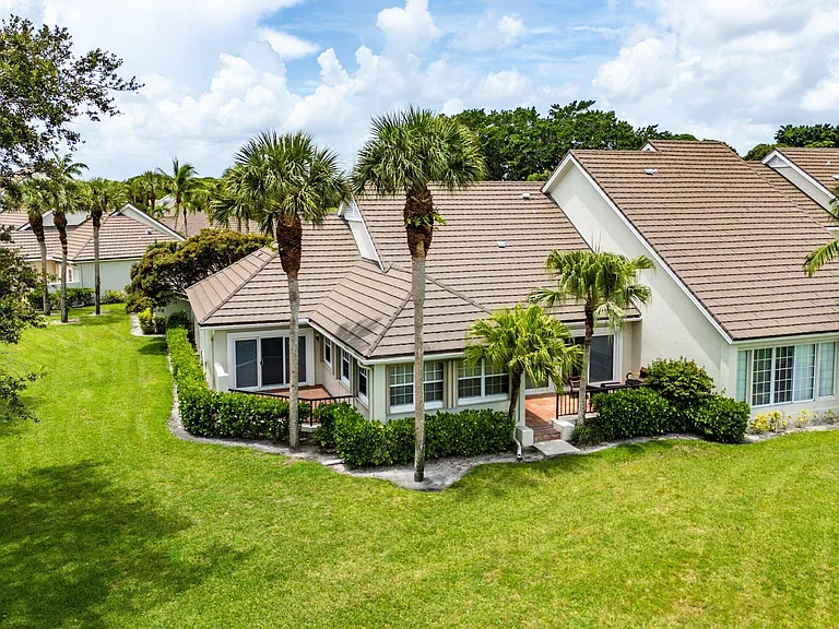 2584 Muirfield Ct — Photo 44