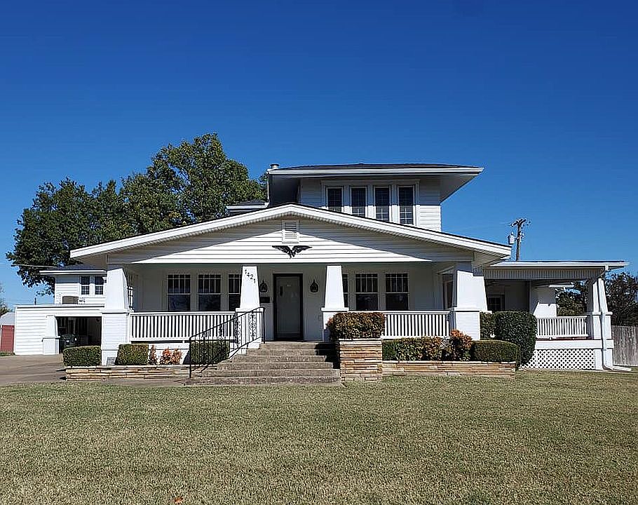 Main house with upstairs room