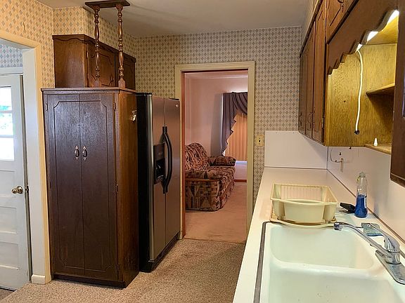 From family rm into kitchen