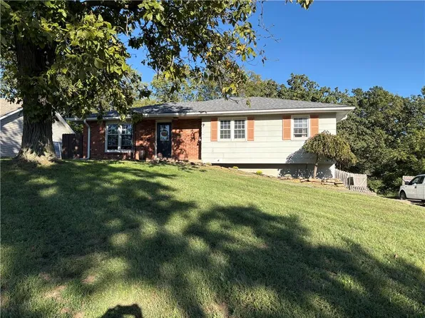 6719 NW Willowick Ln, Parkville, MO 64152