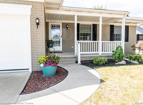 2nd image of 1422 Old Squire Ln