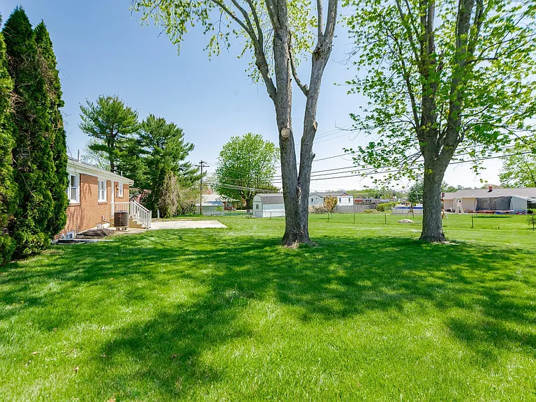 105 Meadow Rd — Photo 45