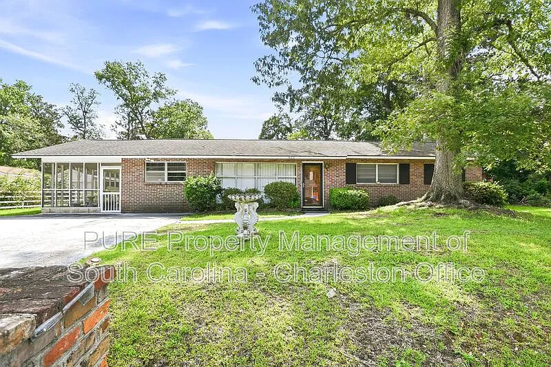 3 bed, 2.0 bath, 1600 sqft, $3,350 — Photo 1
