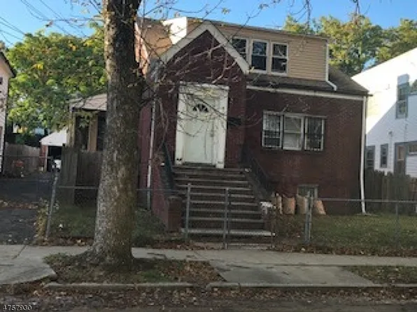 205-207 Eastern Pkway, Newark, NJ 07106