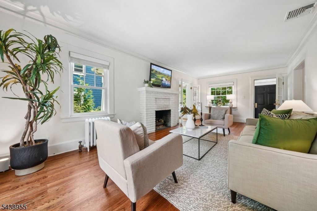 20 Euclid Pl, Montclair, NJ - View 6