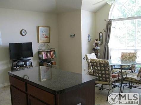 4th image of 204 Meadowside Dr