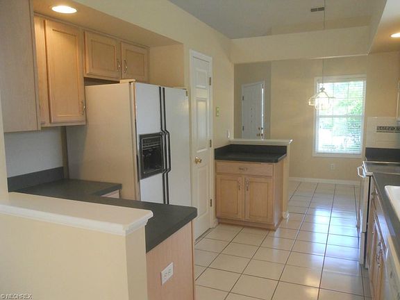 5th image of 729 Elmwood Point