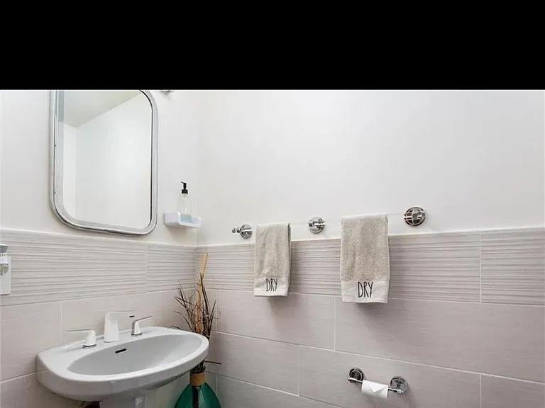 60 Oak Hill Ln #B — Photo 5