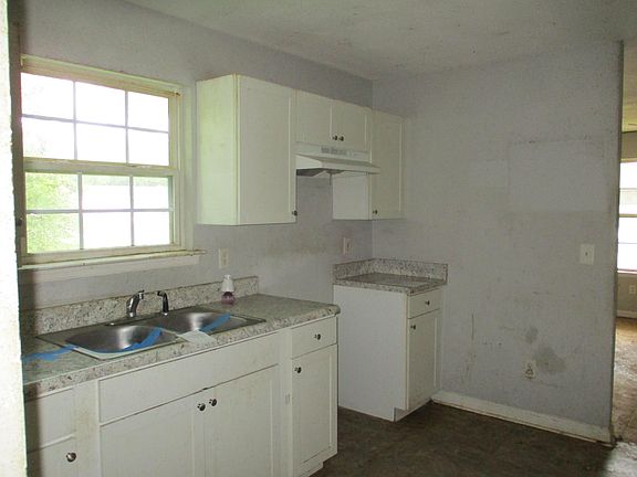 3rd image of 1800 Olive St