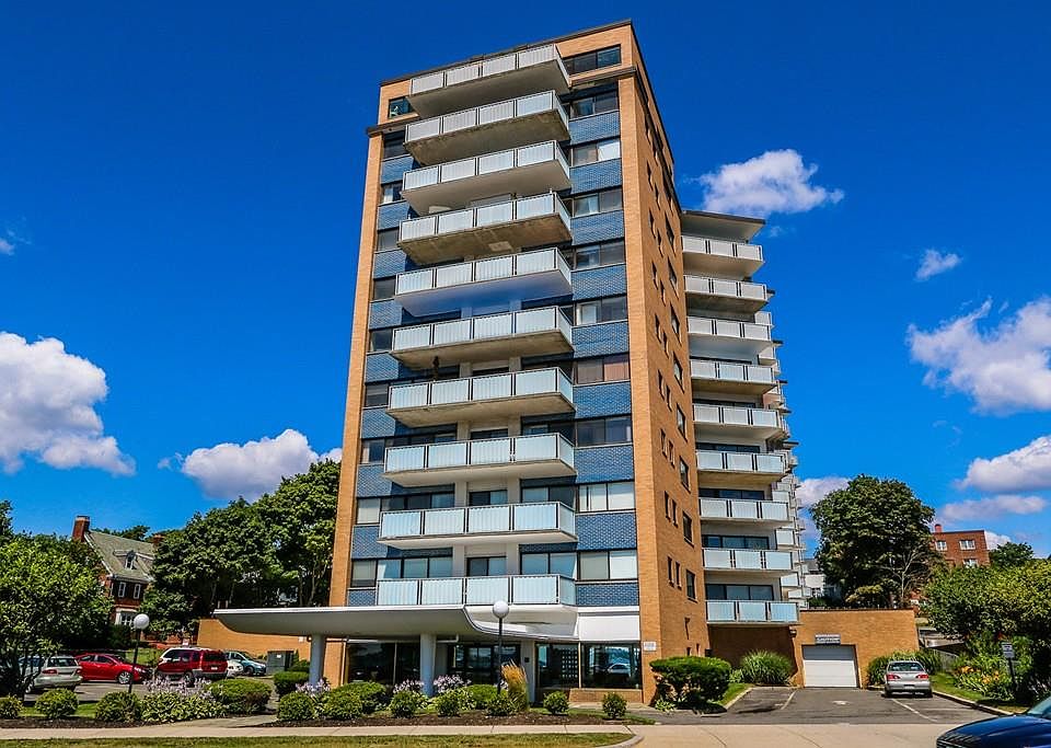 1st image of 300 Lynn Shore Dr APT 1011