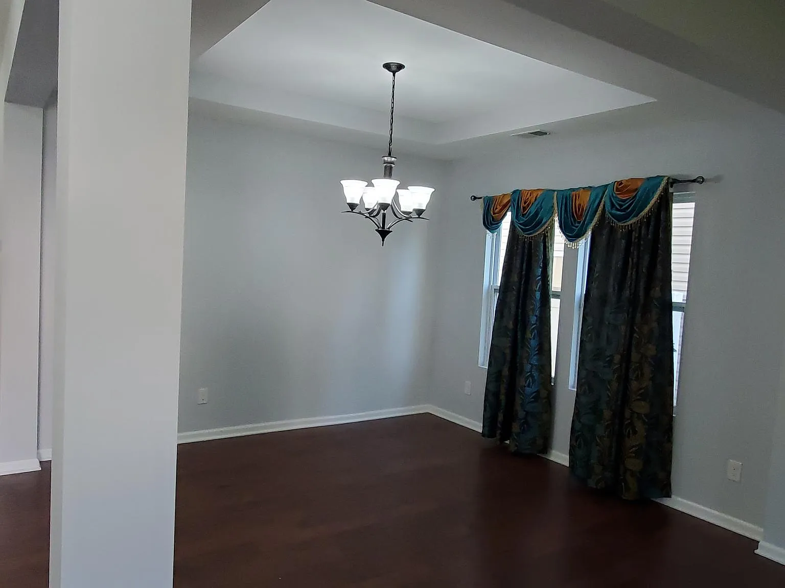 5 bed, 3000 sqft, $2,975 — Photo 3