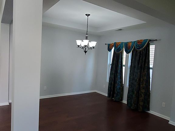 3rd image of 1039 Albany Park Dr