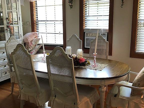 Formal dining nook, quaint