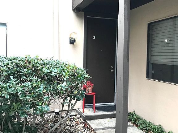 2nd image of 867 Woodside Ln E Unit 2