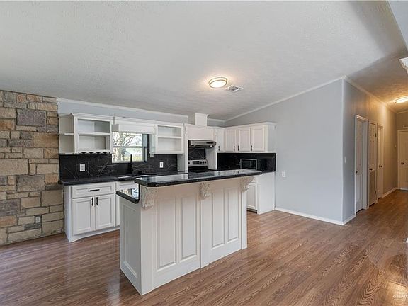 5th image of 4605 Carl St
