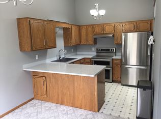 4627 Ridge Cliffe Dr, Eagan, MN 55122