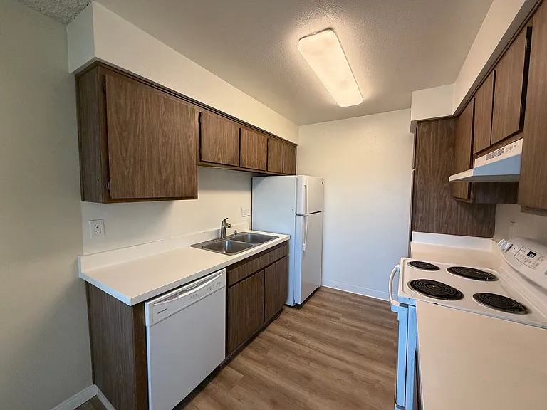 1675 Chapel Dr — Photo 25
