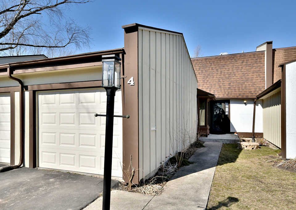 1st image of 4 Pembrook Dr