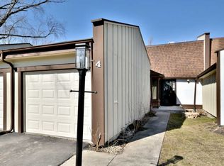 4 Pembrook Dr, Indian Head Park, IL 60525