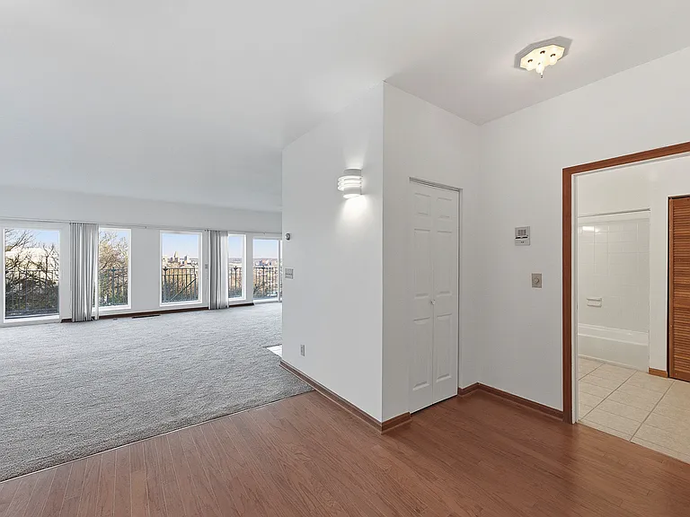 944 Summit Ave #1 — Photo 3