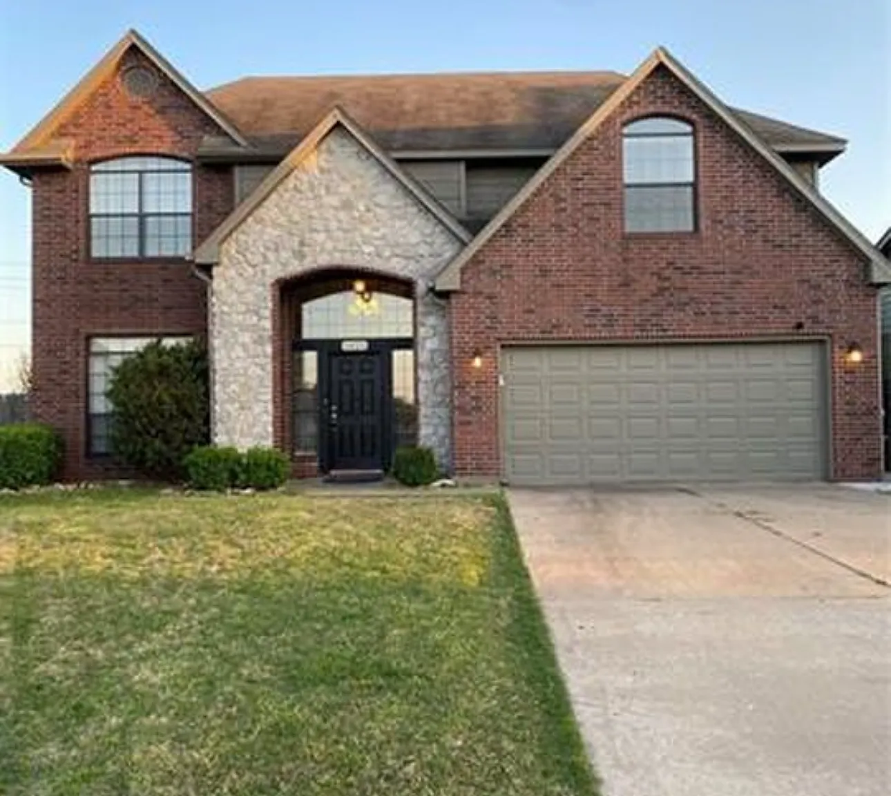 4 bed, 2571 sqft, $2,595 — Photo 1