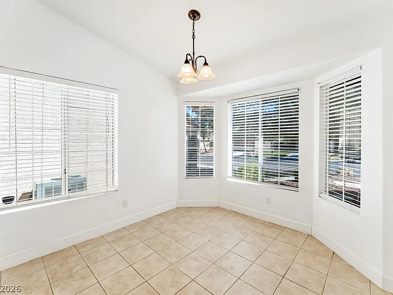 9724 Panorama Cliff Dr — Photo 12
