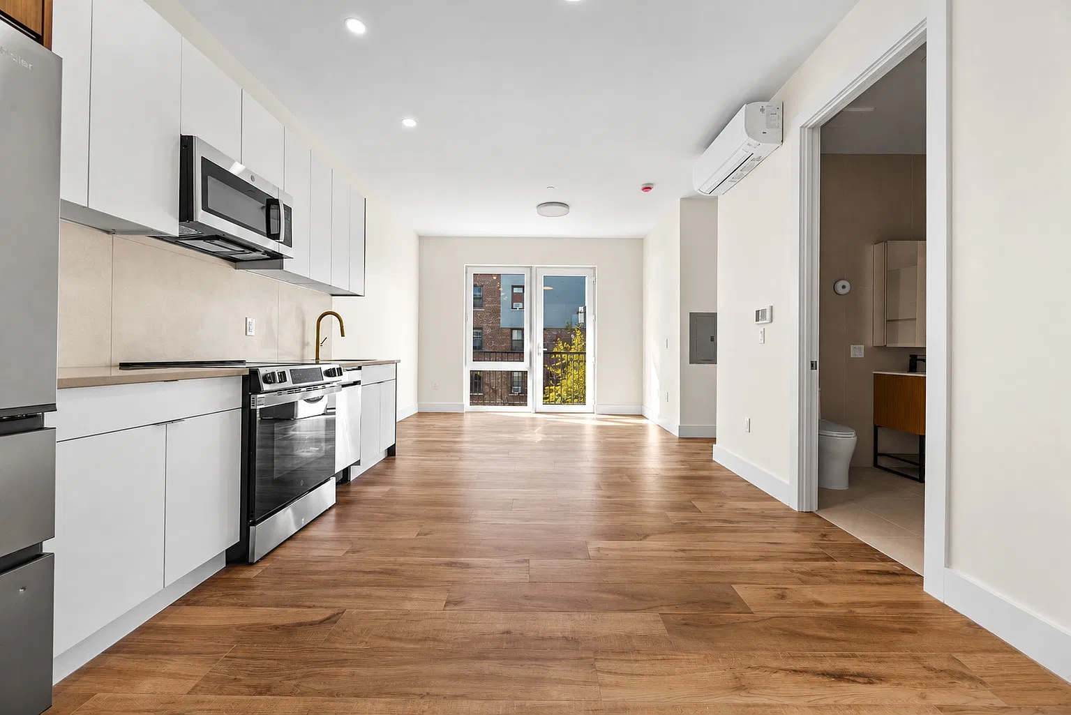 151 Hawthorne Street — Photo 2
