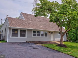 75 Long Loop Rd, Levittown, PA 19056