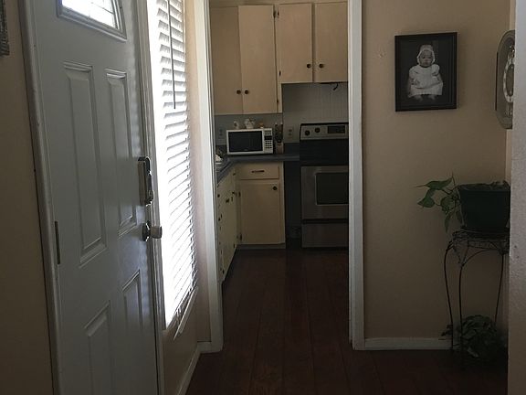 2nd image of 601 E 54th St