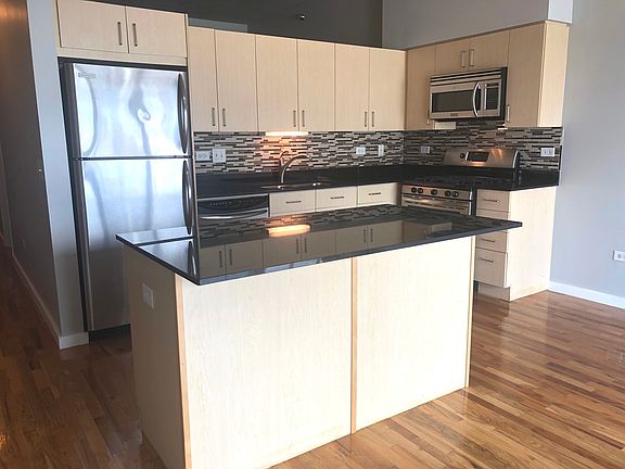 3rd image of 1620 S Michigan Ave Unit 1003
