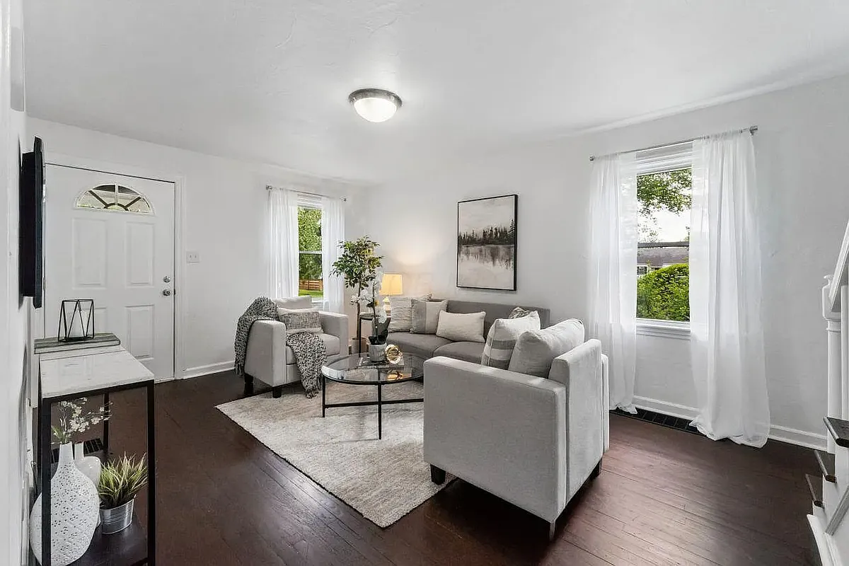 Living Room - 901 W 11th Ave