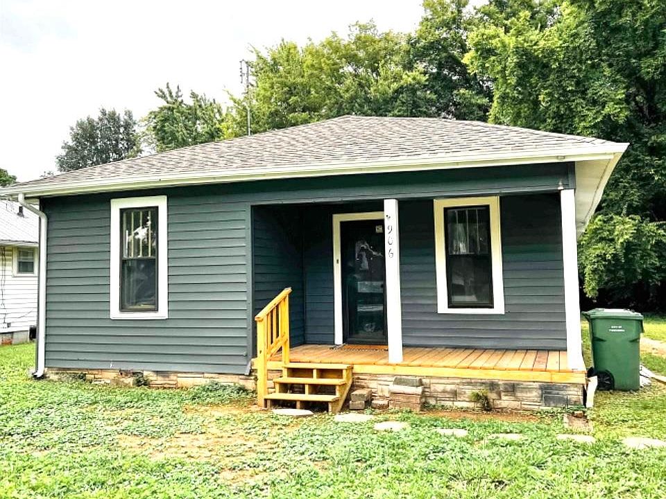 1st image of 906 E 8th St