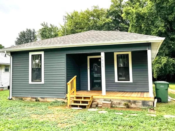 906 E 8th St, Tuscumbia, AL 35674
