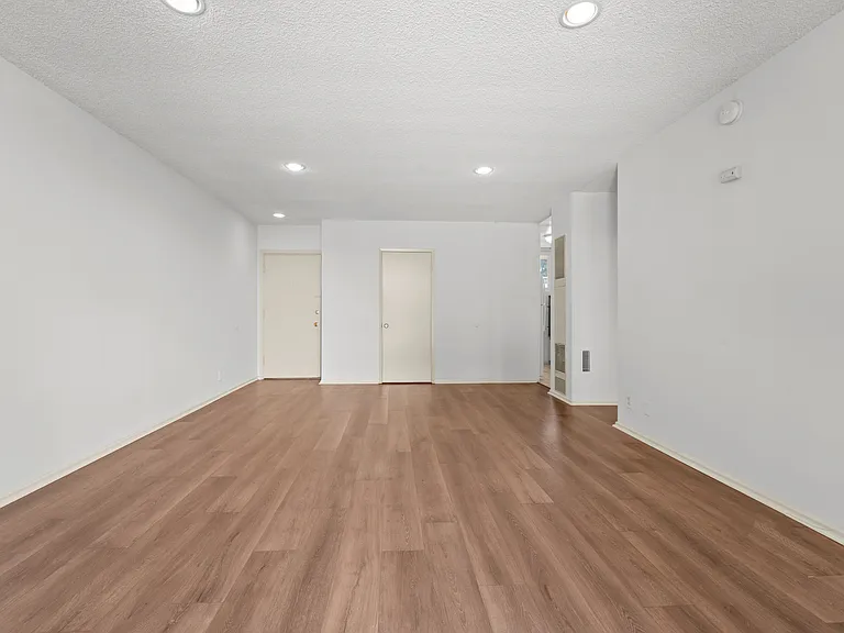 691 1/2 Levering Ave — Photo 3