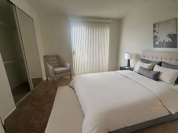 4th image of 1229 N Sycamore Ave APT 201