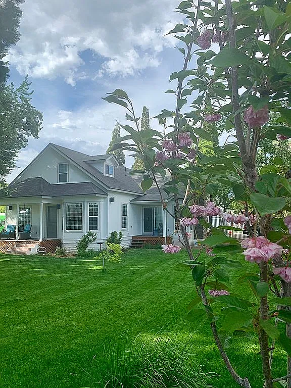 4345 Rewana Way photo 1