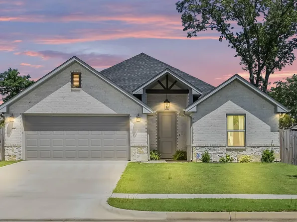 409 Deer Point Cv, Chandler, TX 75758