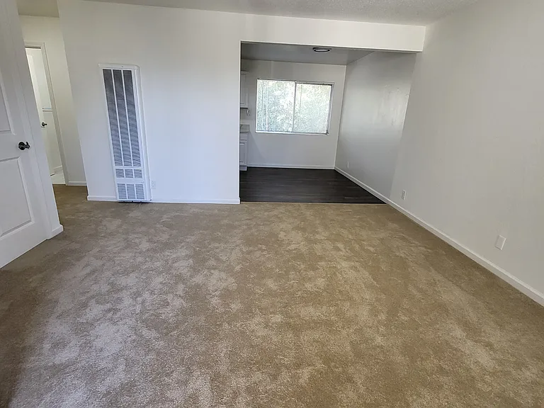 2313 Roosevelt Ave #5 — Photo 2