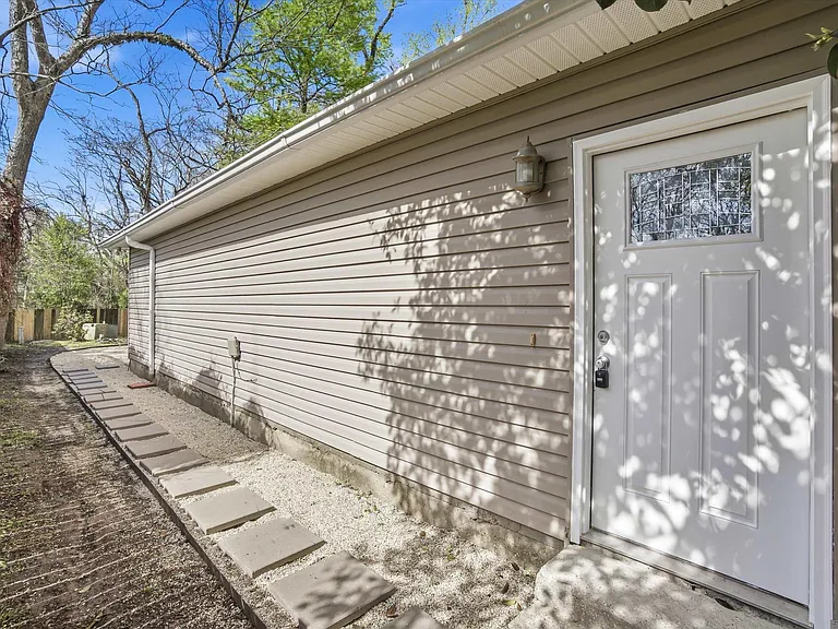 270 Stoney Creek Ave — Photo 3