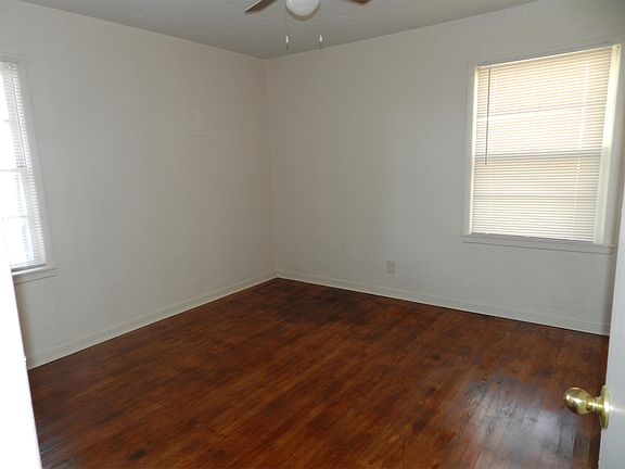 4th image of 2207 NW Ozmun Ave
