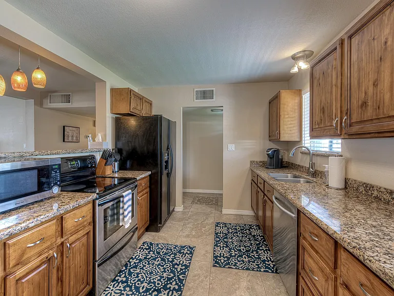 8031 E Oak St — Photo 14