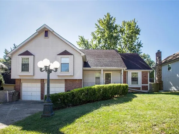 16605 W 145th St, Olathe, KS 66062