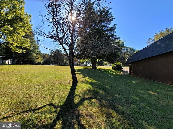 2nd image of 42 Cedar Ct