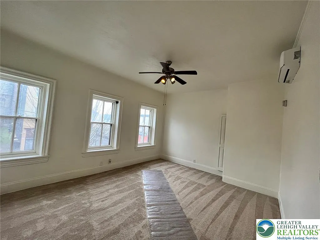 2 bed, 1000 sqft, $1,450 — Photo 3