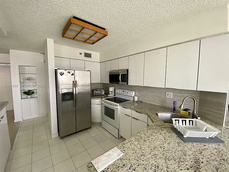 19101 NE 36th Ct #1102 — Photo 11
