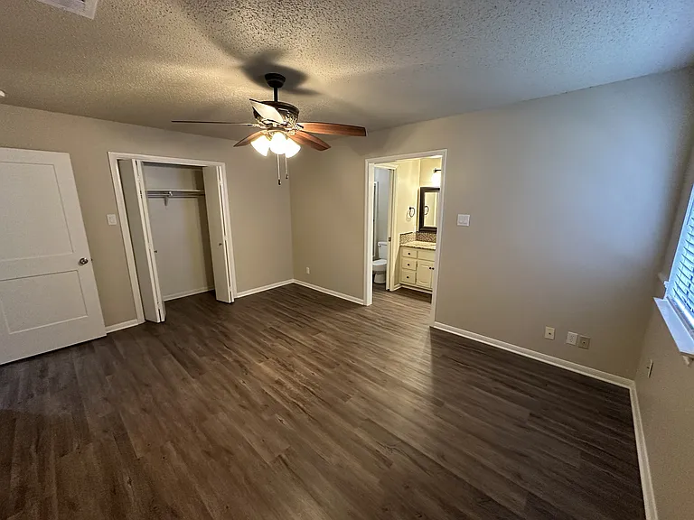 2211 Stagecoach Trl — Photo 12